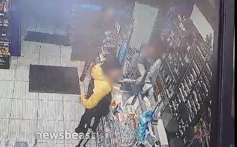 Συμμορία φόβος και τρόμος στην Παλλήνη: Άρπαζαν λεφτά, ρολόγια και κάρτες &#8211; Τους «έκαψε» βίντεο από μίνι μάρκετ