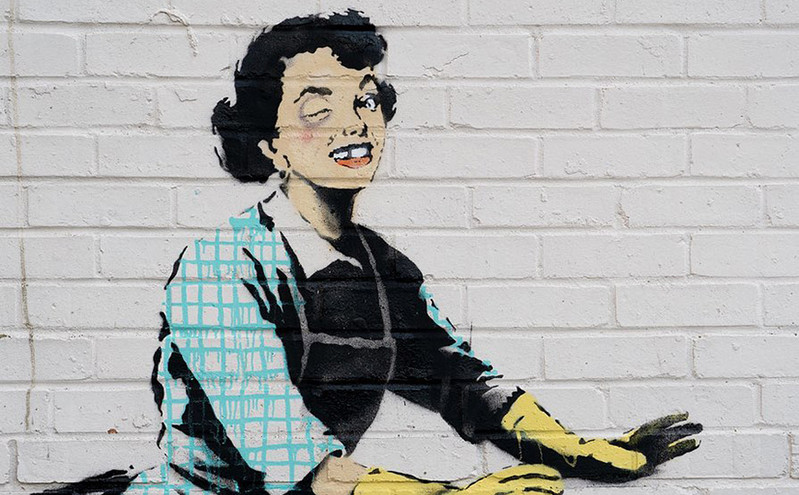Banksy: Το γκράφιτι για την ημέρα των ερωτευμένων &#8211; Η κακοποιημένη γυναίκα που πετάει τον Βαλεντίνο της