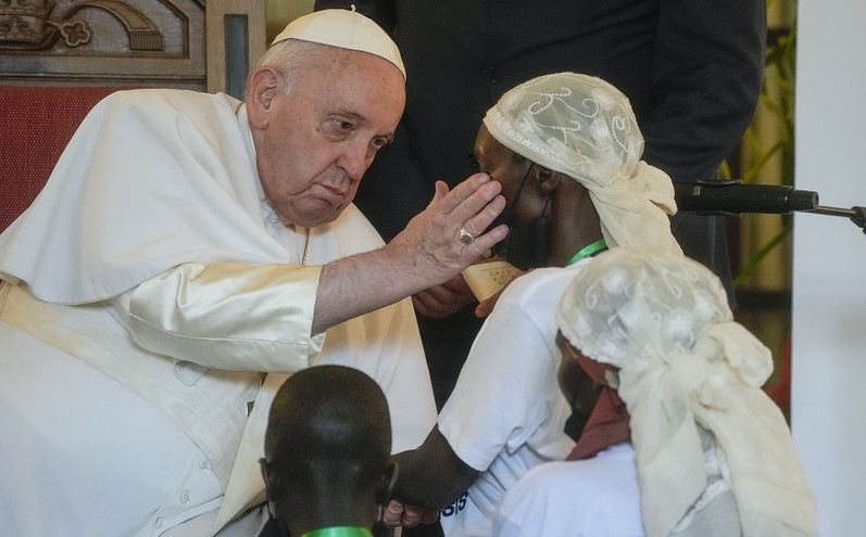 Πάπας Φραγκίσκος: Ζήτησε «συγγνώμη» για τη βία στο Κονγκό που τροφοδοτείται «από την ακόρεστη απληστία»