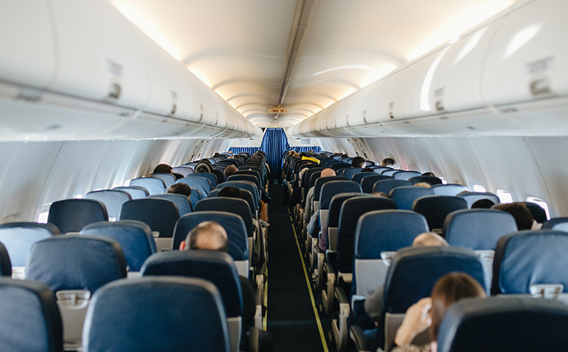 Παράθυρο, μέση ή διάδρομος; Ποια είναι η ασφαλέστερη θέση στο αεροπλάνο σε περίπτωση συντριβής