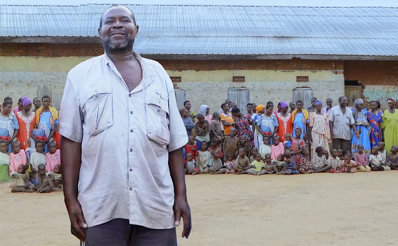 Ο 68χρονος χωρικός από την Ουγκάντα, έπειτα από 102 παιδιά και 578 εγγόνια είπε «φτάνει πια»