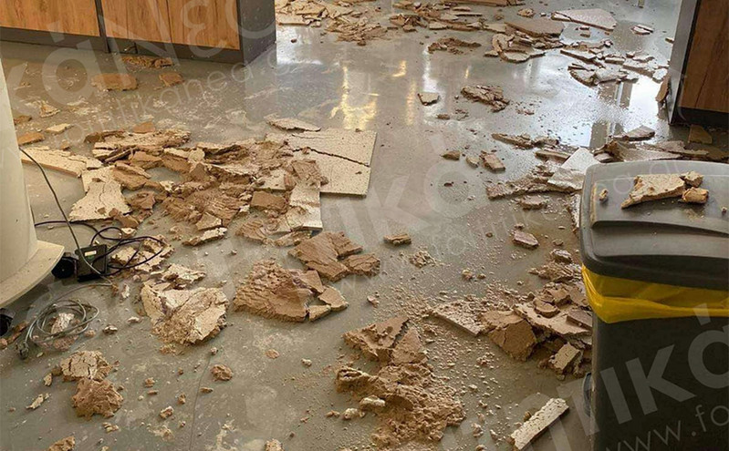 Απίστευτες εικόνες στο ΑΠΘ – Κατέρρευσε οροφή στην Οδοντιατρική