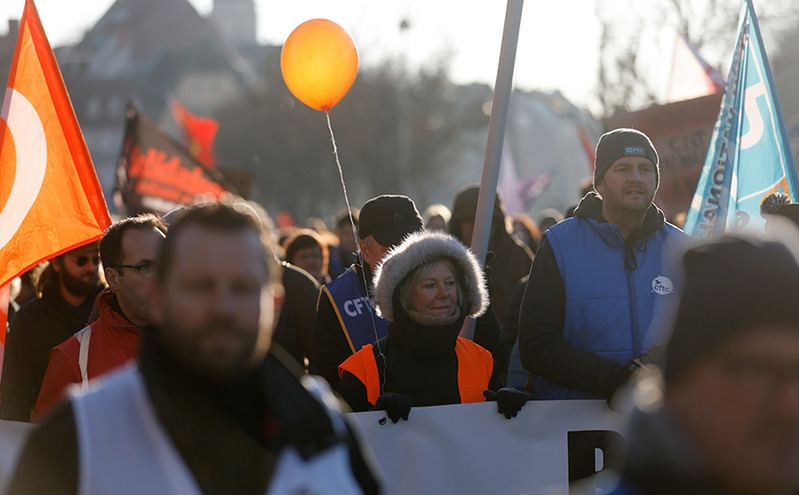 Γαλλία: Μαζικές διαδηλώσεις για την αναμόρφωση στο συνταξιοδοτικό σύστημα