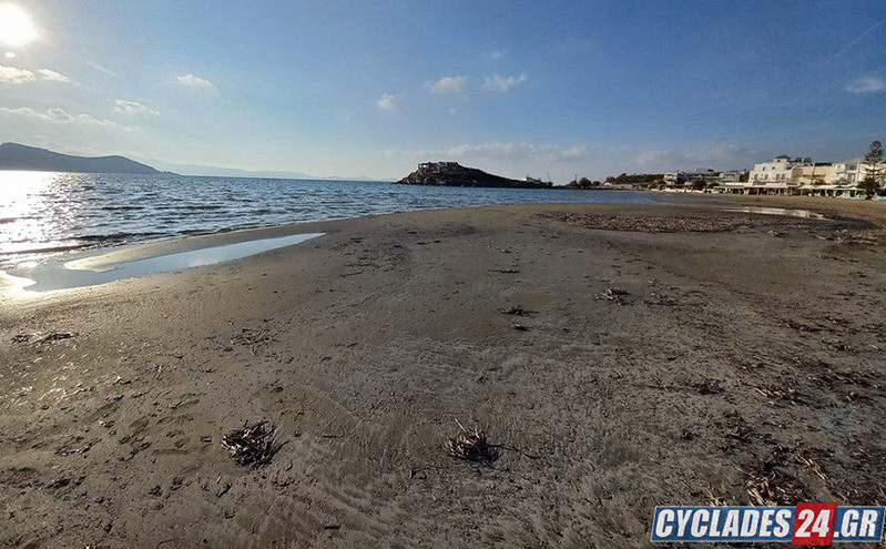 Εντυπωσιακές εικόνες από την άμπωτη στη Νάξο &#8211; Δείτε πόσο υποχώρησε η θάλασσα