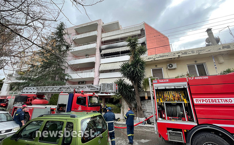 Φωτιά σε διαμέρισμα στο Ίλιον: Τρεις ενήλικες και δύο παιδιά νοσηλεύονται με εγκαύματα στο νοσοκομείο