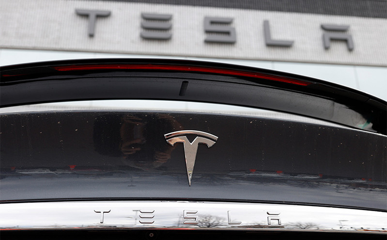 Η Tesla κήρυξε «πόλεμο τιμών» για να αυξήσει τη ζήτηση των ηλεκτρικών αυτοκινήτων