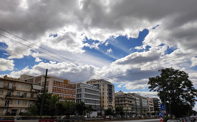 Καιρός: Συννεφιασμένη Κυριακή με μικρή άνοδο της θερμοκρασίας
