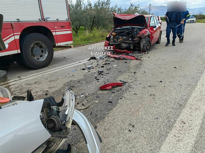 Άργος: Σφοδρή μετωπική σύγκρουση δυο οχημάτων με τρεις σοβαρά τραυματίες