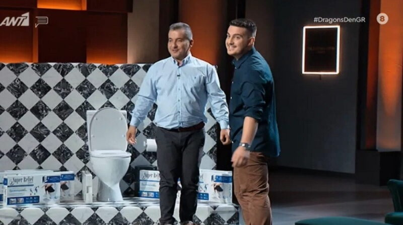 Dragons’ Den: Έφτιαξε υποπόδιο μπάνιου γιατί τον έπαιρνε ο ύπνος στην λεκάνη και για να δώσει λύση στη δυσκοιλιότητα