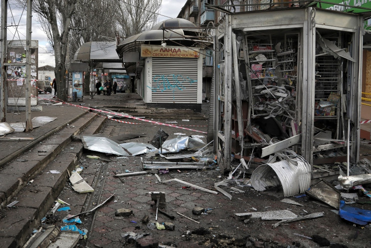 Πόλεμος στην Ουκρανία: Μια γυναίκα και δύο παιδιά σκοτώθηκαν από ρωσικό βομβαρδισμό στη Χερσώνα