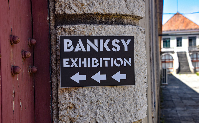 Banksy: Πίνακας που είχε δωρίσει σε συγκρότημα δημοπρατείται με τιμή εκκίνησης τις 500.000 αγγλικές λίρες