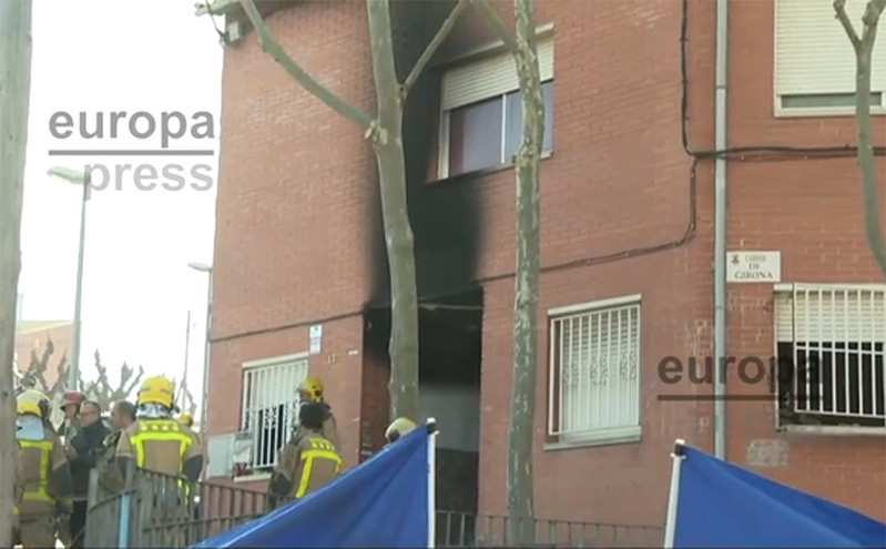 Τρεις νεκροί από φωτιά σε πολυκατοικία κοντά στη Βαρκελώνη
