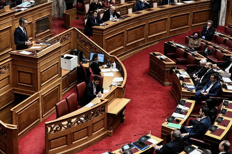 Δυσαρέσκεια στην κυβέρνηση για όσους κρύβονται, ο προβληματισμός στο ΣΥΡΙΖΑ και το τηλεφώνημα Ανδρουλάκη στον Σημίτη