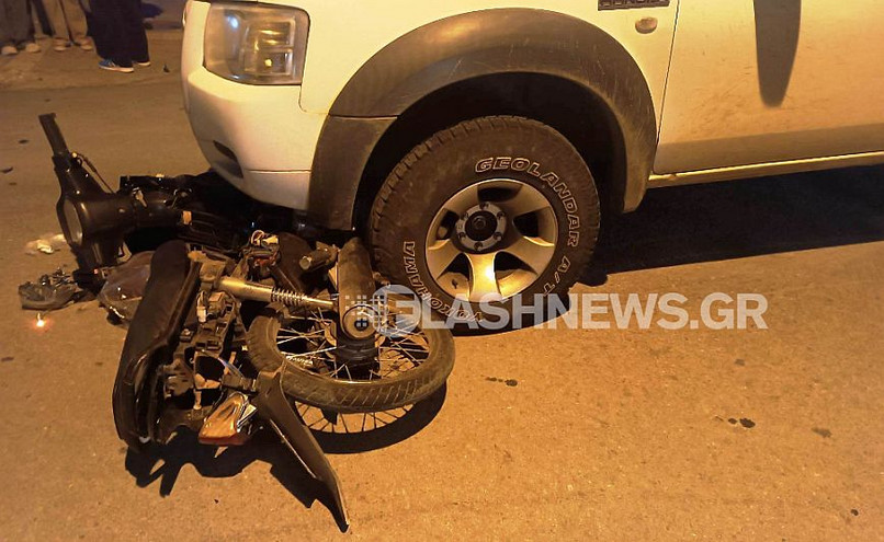 Χανιά: Σφοδρή σύγκρουση μηχανής με αυτοκίνητο &#8211; Ο νεαρός που οδηγούσε το μηχανάκι μεταφέρθηκε στο νοσοκομείο