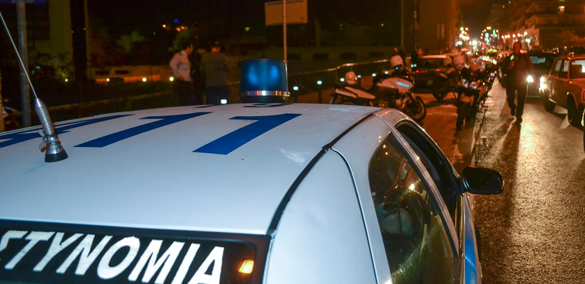 Πυροβολισμοί στο Παλαιό Φάληρο &#8211; Δύο νεαροί δέχθηκαν επίθεση μέσα σε αυτοκίνητο