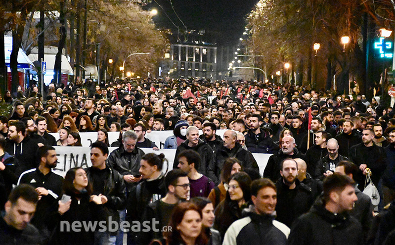 Συγκέντρωση φοιτητών στο κέντρο της Αθήνας για την τραγωδία των Τεμπών &#8211; Κλειστές Πανεπιστημίου και Αμαλίας