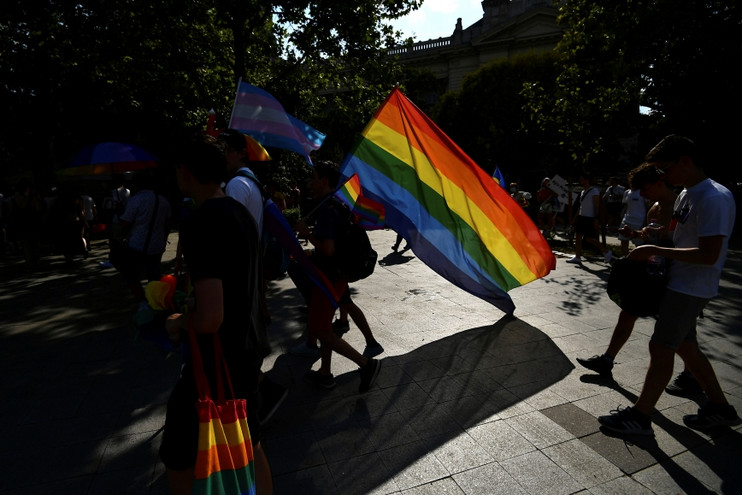 Ρήξη Κομισιόν με Ουγγαρία για νόμο που στοχοποιεί την κοινότητα ΛΟΑΤΚΙ