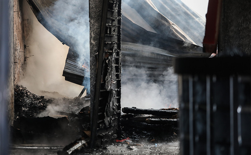 Υπό έλεγχο η φωτιά σε κέντρο διασκέδασης στο Γκάζι