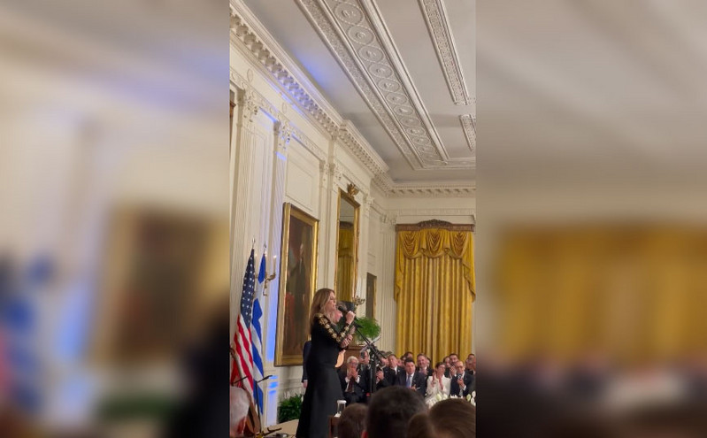 Ημέρα Ελληνικής Ανεξαρτησίας στις ΗΠΑ: Η Ρίτα Γουίλσον τραγουδά Σταμάτη Κόκοτα στον Λευκό Οίκο