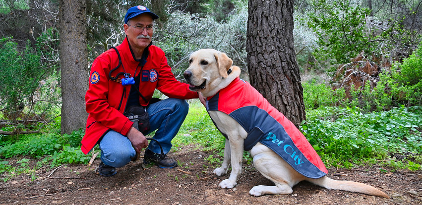 Ο σκύλος που ψάχνει ζωή στα συντρίμμια: Η Sugar βρήκε εγκλωβισμένο στην Τουρκία