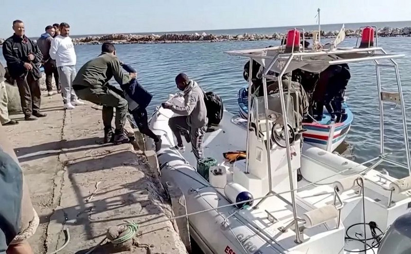 Ναυάγιο σκάφους που μετέφερε μετανάστες ανοιχτά της Τυνησίας – Τουλάχιστον 34 αγνοούμενοι