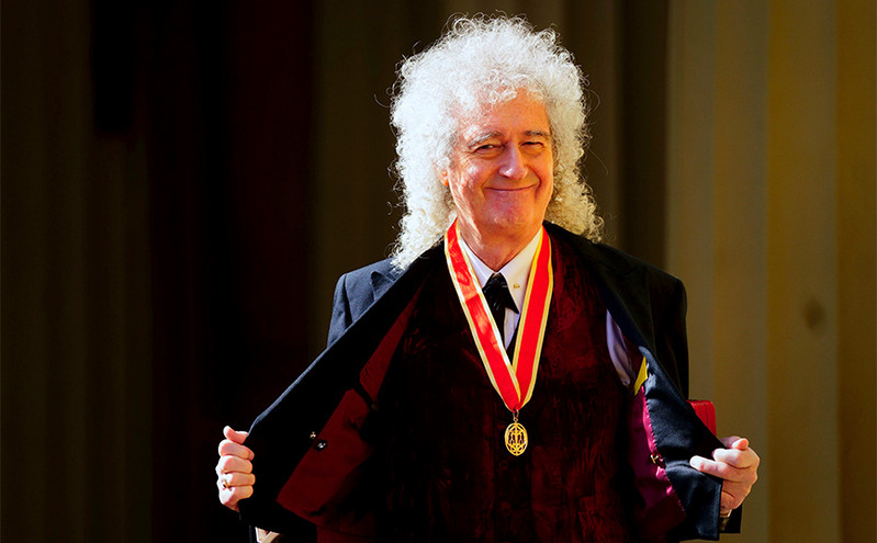 Ιππότης ο κιθαρίστας των Queen, Brian May: Τον έχρισε ο βασιλιάς Κάρολος