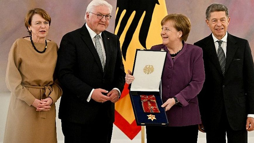 Γερμανία: Η Μέρκελ τιμήθηκε με τον Μεγαλόσταυρο του Τάγματος της Αξίας