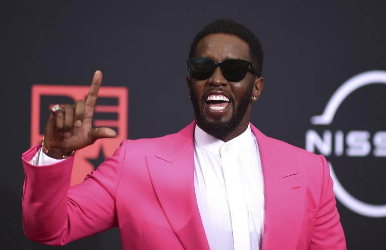 Ο ράπερ Diddy καταβάλλει 5.000 δολάρια στον Sting καθημερινά, γιατί χρησιμοποίησε δείγμα της μουσικής του