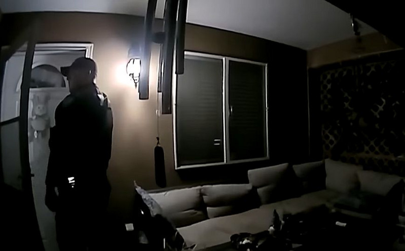 Αστυνομικοί στις ΗΠΑ χτύπησαν σε λάθος σπίτι και σκότωσαν τον ιδιοκτήτη του επειδή κρατούσε όπλο