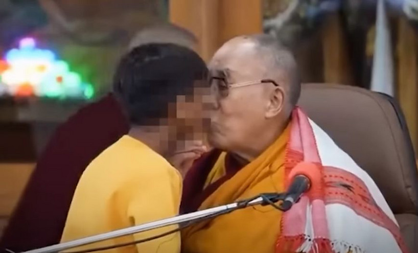 Διχάζει το βίντεο με τον Δαλάι Λάμα που φιλά αγόρι στο στόμα &#8211; Τι λένε επικριτές και υποστηρικτές του
