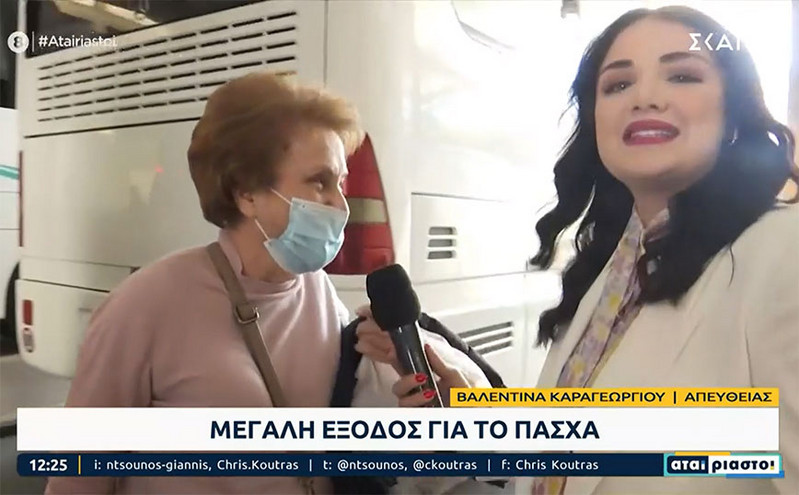 Γιαγιά πλησιάσε δημοσιογράφο για να της δώσει συγχαρητήρια: «Βαλεντίνα μου τι κάνεις; Είσαι καταπληκτική»