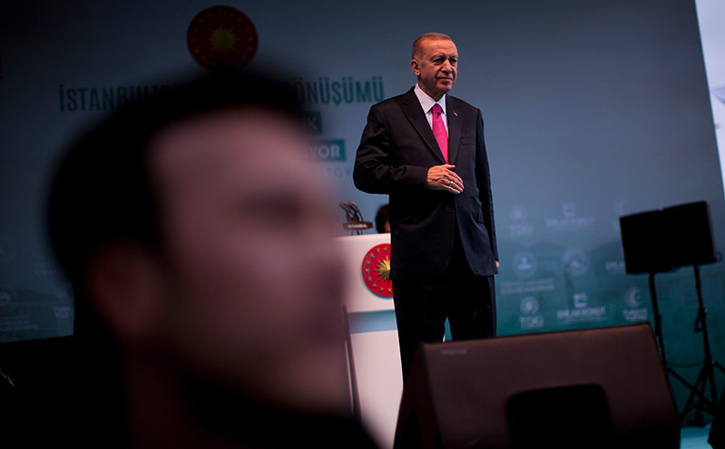 Τουρκικές εκλογές: Έτοιμος να διαψεύσει πλήρως όσους υποστήριζαν ότι θα ηττηθεί εμφανίζεται ο Ερντογάν
