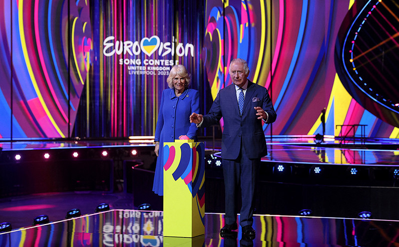 Κάρολος και Καμίλα έκαναν τα αποκαλυπτήρια της σκηνής που θα φιλοξενήσει τον φετινό διαγωνισμό της Eurovision
