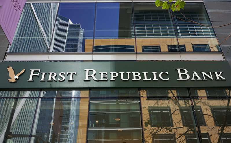 Βούλιαξε η μετοχή της αμερικανικής τράπεζας First Republic &#8211; Σκέψεις να ενταχθεί σε καθεστώς ειδικής διαχείρισης