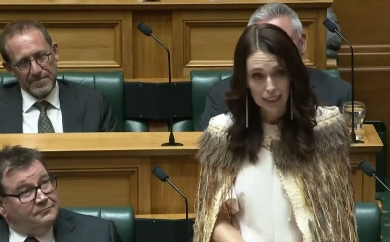 Νέα Ζηλανδία: Η Τζασίντα Άρντερν αποχαιρετά το κοινοβούλιο με δάκρυα στα μάτια