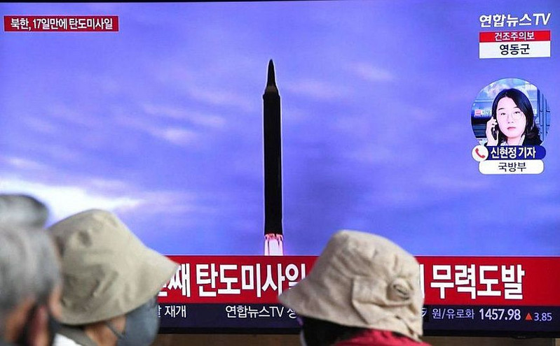 Η Βόρεια Κορέα εκτόξευσε πύραυλο που εκτιμάται πως ήταν μεγάλου βεληνεκούς