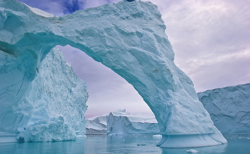 Δορυφόρος υπολόγισε πόσο πάγο έχασαν οι παγετώνες σε Γροιλανδία και η Ανταρκτική μέσα σε 10 χρόνια