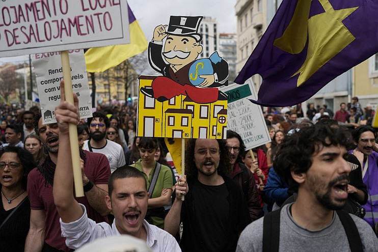 Πορτογαλία: Χιλιάδες άνθρωποι διαδήλωσαν κατά του αυξανόμενου κόστους στέγασης