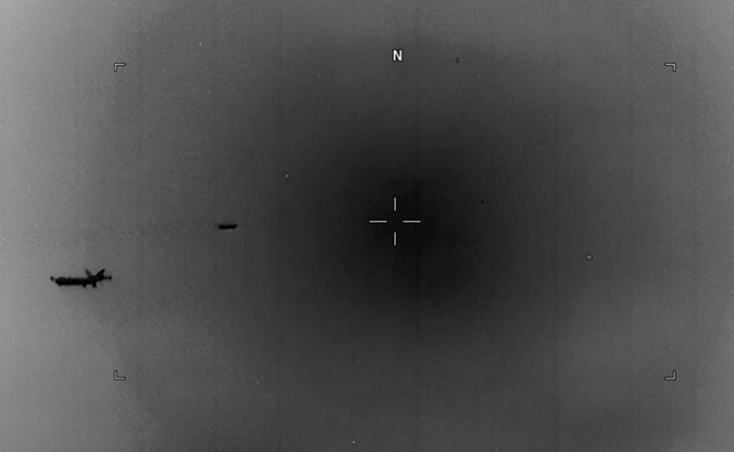 Βίντεο από το Πεντάγωνο με UFO να περνάει με μεγάλη ταχύτητα δίπλα από αεροσκάφος