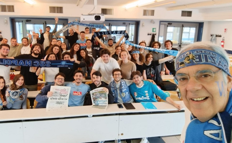 Ιταλία: Καθηγητής ρομποτικής έκανε γήπεδο την αίθουσα λόγω του πρωταθλήματος της Νάπολι