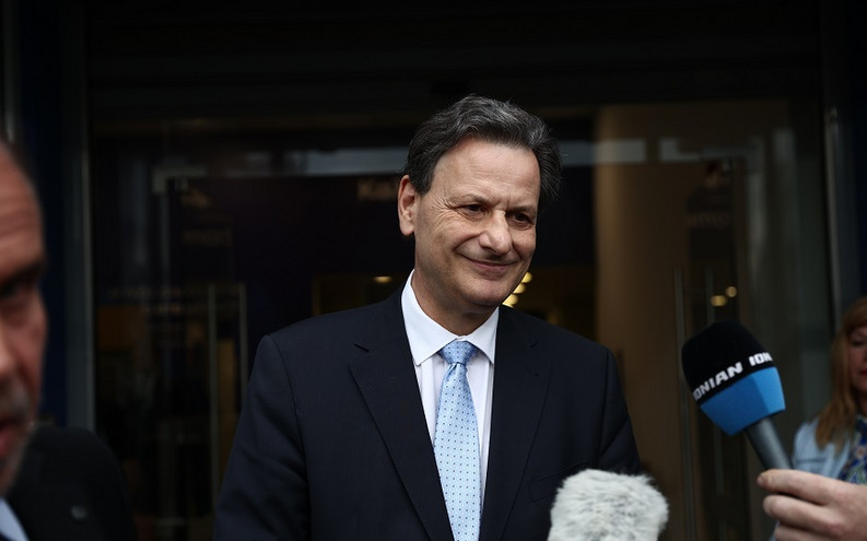 Σκυλακάκης: Τα exit polls δείχνουν στροφή του λαού προς τη λογική, προς την Ευρώπη