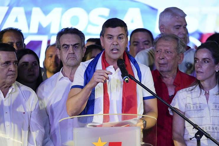 Νέος πρόεδρος της Παραγουάης ο δεξιός Σαντιάγο Πένια
