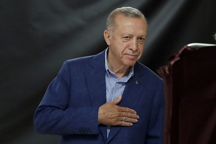 Εκλογές στην Τουρκία: Μεγάλος νικητής ο Ερντογάν με 52% &#8211; Πανηγυρίζουν οι οπαδοί του στους δρόμους