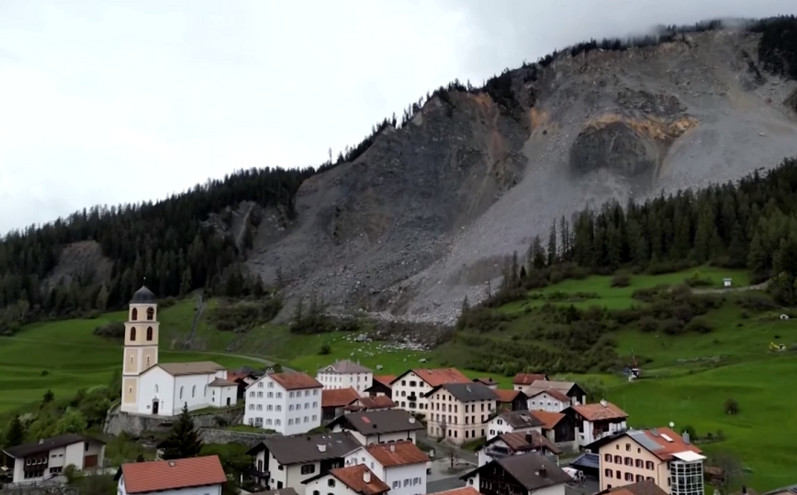 Εκκενώνεται εκτάκτως χωριό στην Ελβετία &#8211; Απειλείται με κατάρρευση από το βουνό που το σκεπάζει