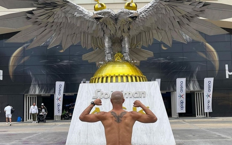 ΑΕΚ – Ζούλιο Σέζαρ: Φωτογραφήθηκε ημίγυμνος στην&nbsp;OPAP Arena&nbsp;δείχνοντας το τατουάζ με το δικέφαλο αετό