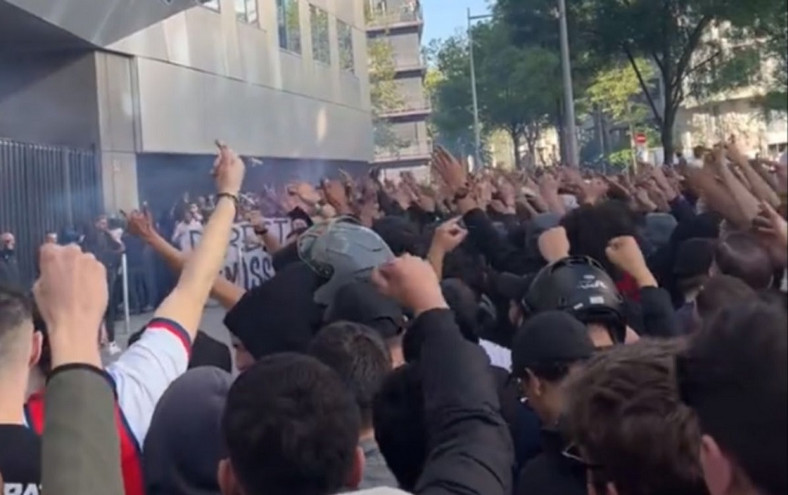 Οι οπαδοί της Παρί Σεν Ζερμέν φώναξαν υβριστικά συνθήματα κατά του Λιονέλ Μέσι: «Φύγε, π@@@ας γιε»