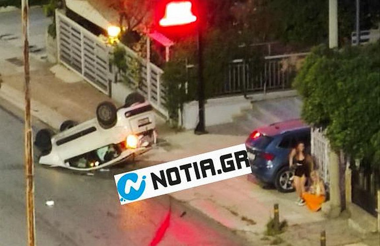 Σοβαρό τροχαίο ατύχημα στο Παλαιό Φάληρο &#8211; Αυτοκίνητο «τούμπαρε» στη Λεωφόρο Αμφιθέας &#8211; Βίντεο ντοκουμέντο