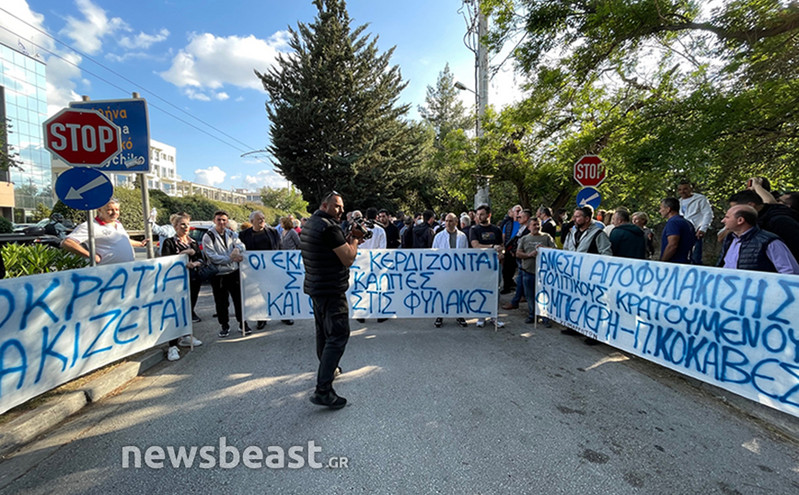 Φρέντι Μπελέρη: Συγκέντρωση διαμαρτυρίας έξω από την αλβανική πρεσβεία στην Αθήνα &#8211; «Παρών» ο Κωνσταντίνος Μπογδάνος