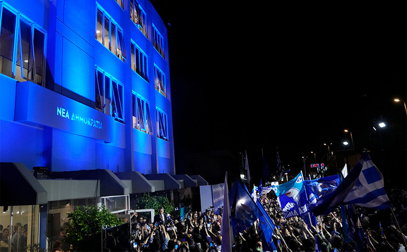 49 χρόνια από την ίδρυση της Νέας Δημοκρατίας – «Εξακολουθεί καθημερινά να μεγαλώνει, διότι αντλεί δύναμη από τις ρίζες της»