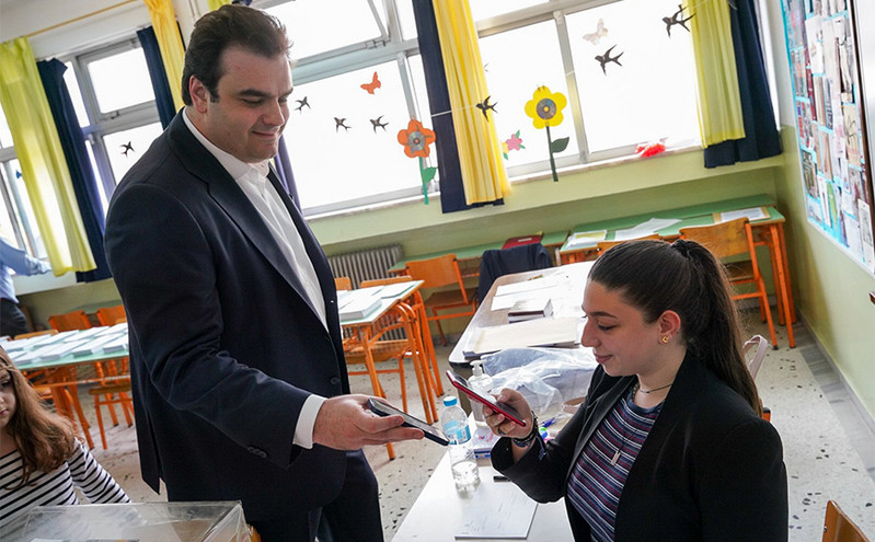 Εκλογές 2023: Ο Κυριάκος Πιερρακάκης ψήφισε με Gov.gr Wallet